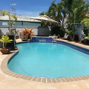  Holiday home Gorgeous Place Pool And Patio